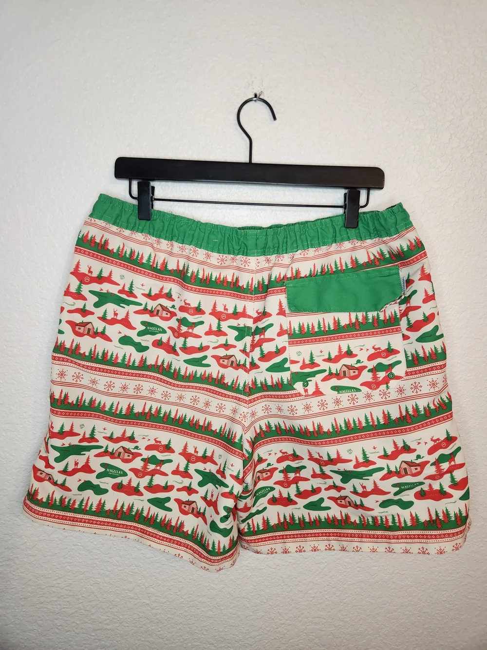 Magellan Fish Gear Men’s L Water Repellent Holiday Shorts Christmas Jeep